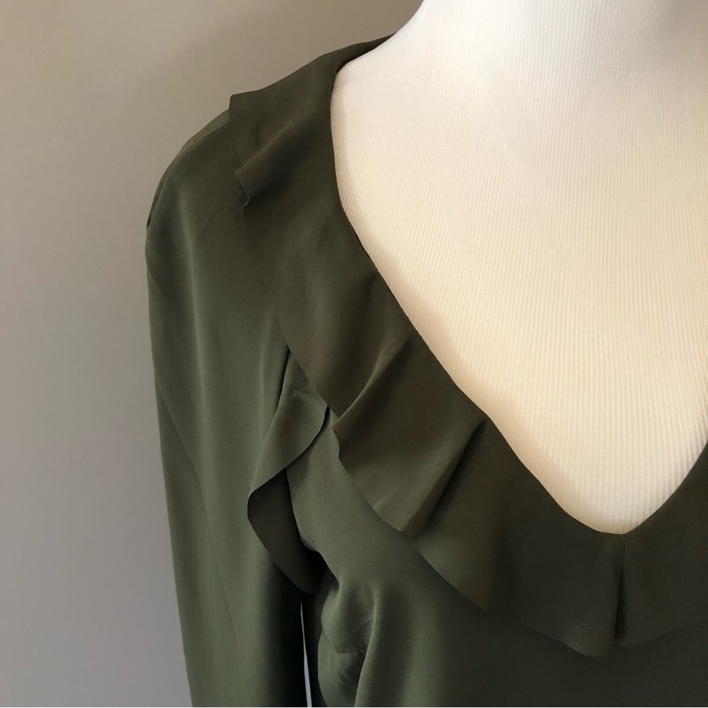 Banana Republic v neck ruffle front flare sleeve blouse S